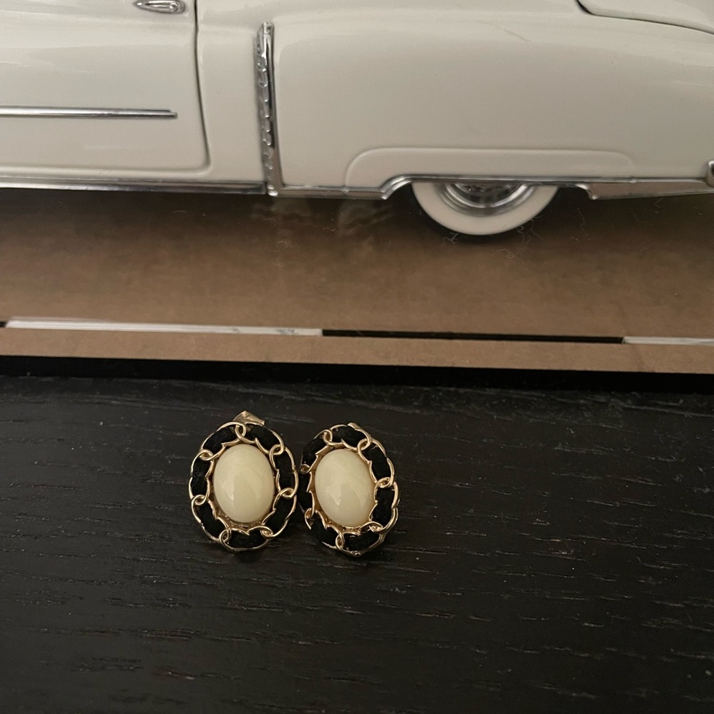 Elegant Gold and Cream Earrings